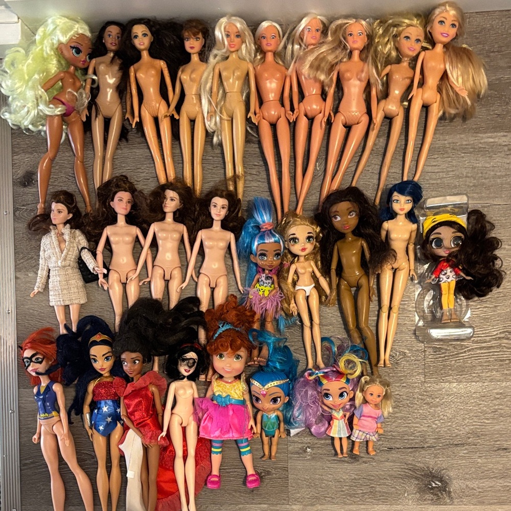 Huge Assorted lot of dolls
